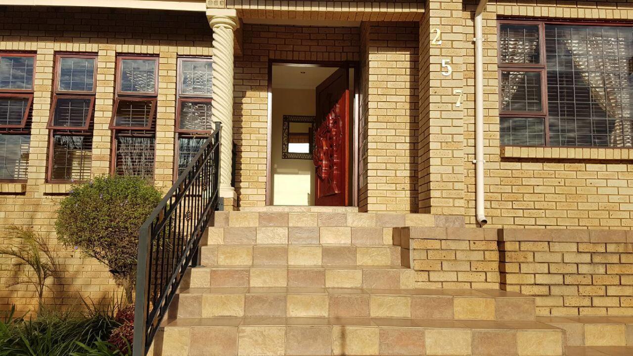 Lily White Guest House Centurion Exterior foto